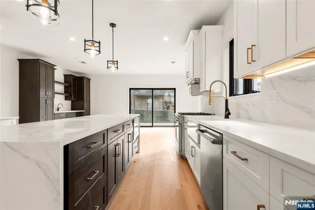 $2,800,000 | 230 8th Street, Palisades Park, NJ 07650