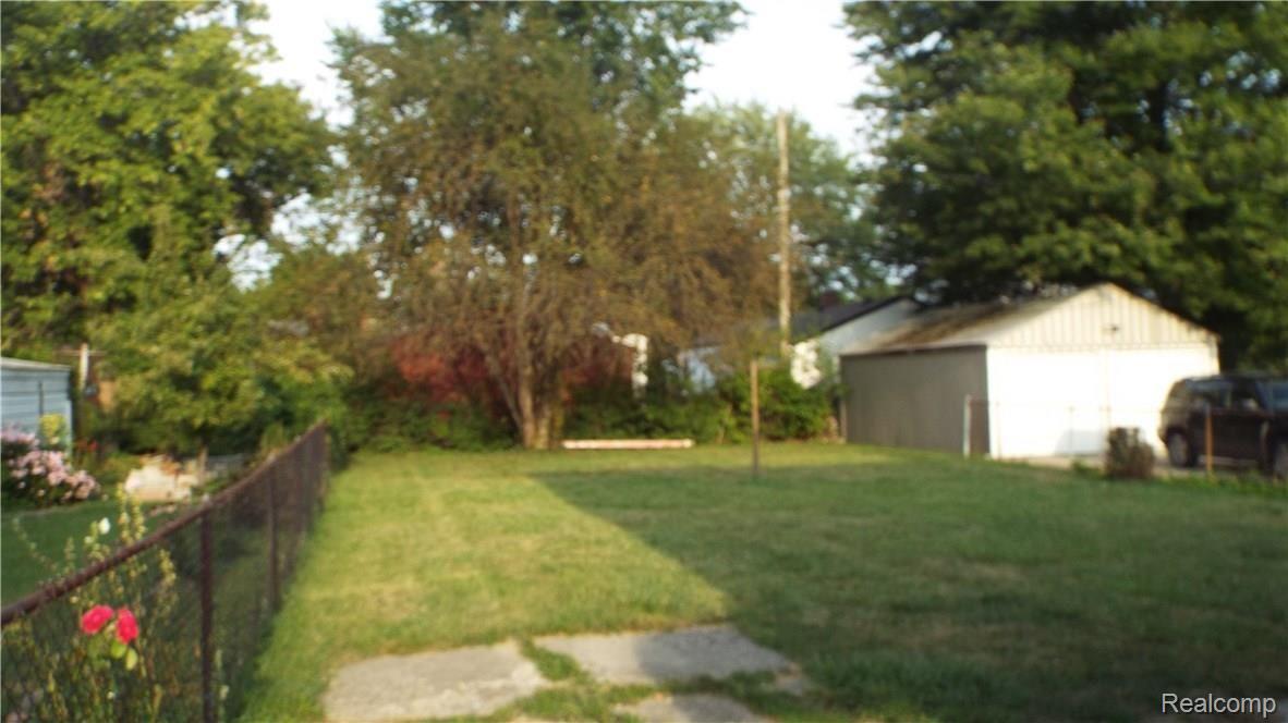 22076 Rausch Avenue Eastpointe, MI 48021 - Photo 13 of 14 DSCF1283.JPG