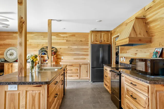 $559,000 | W10864 Santas Loop, Wonewoc, WI 53968