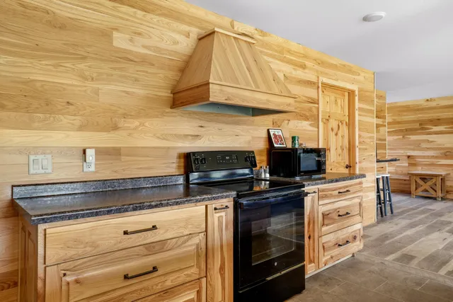 $559,000 | W10864 Santas Loop, Wonewoc, WI 53968