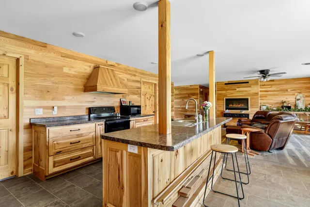 $559,000 | W10864 Santas Loop, Wonewoc, WI 53968