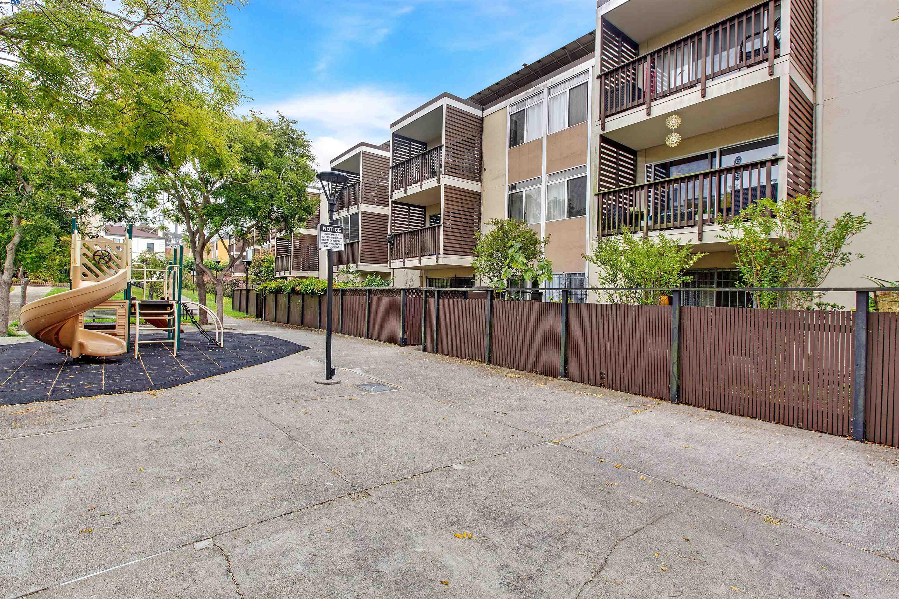 1540 O'Farrell Street, Unit 1 San Francisco, CA 94115 - Photo 14 of 19 a view of a backyard with sitting area