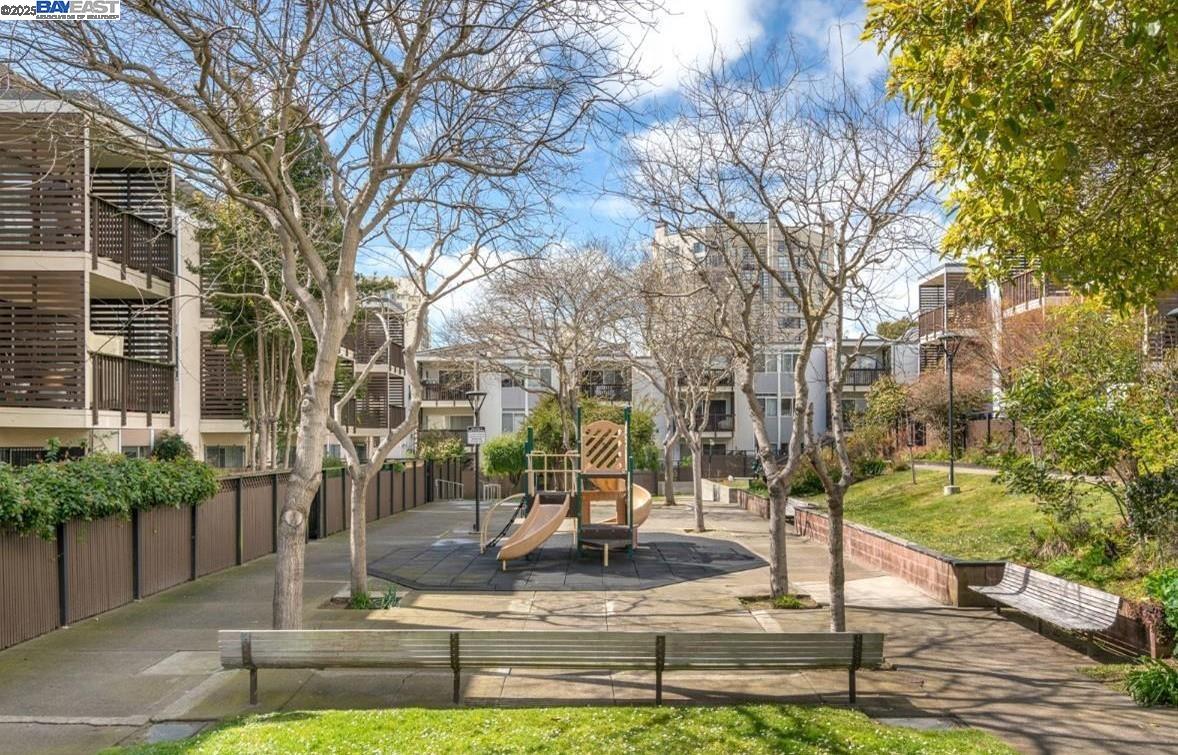 1540 O'Farrell Street, Unit 1 San Francisco, CA 94115 - Photo 15 of 19 a view of outdoor space and street view