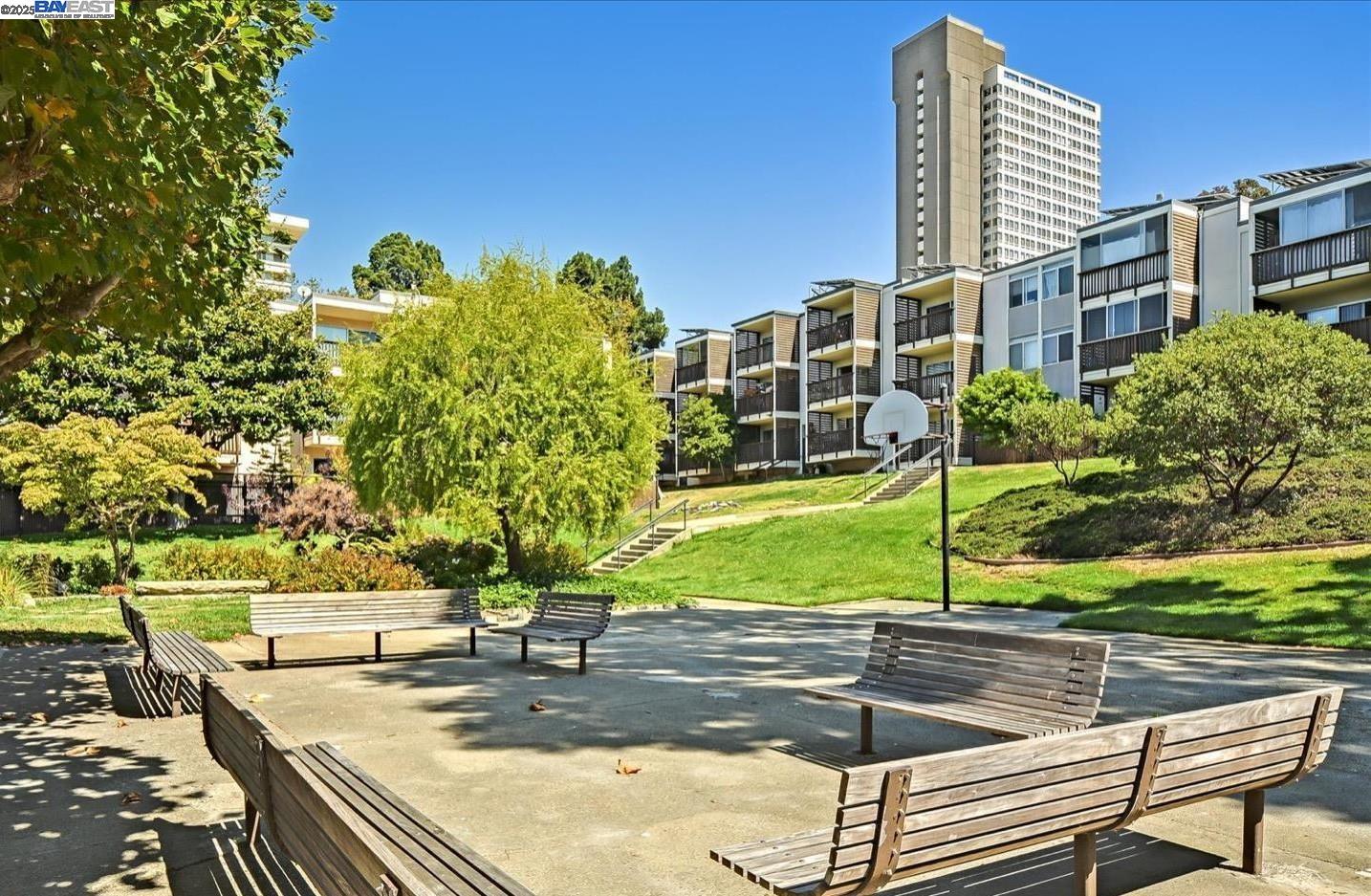 1540 O'Farrell Street, Unit 1 San Francisco, CA 94115 - Photo 17 of 19 a view of a patio with a table and chairs