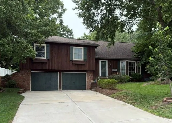 $499,950 | 10006 Linden Street, Overland Park, KS 66207