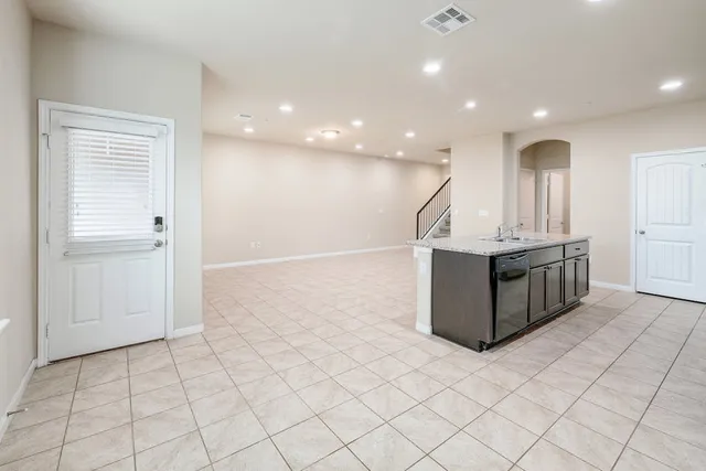 $1,950 | 2880 Donnell Drive, Unit 202, Round Rock, TX 78664