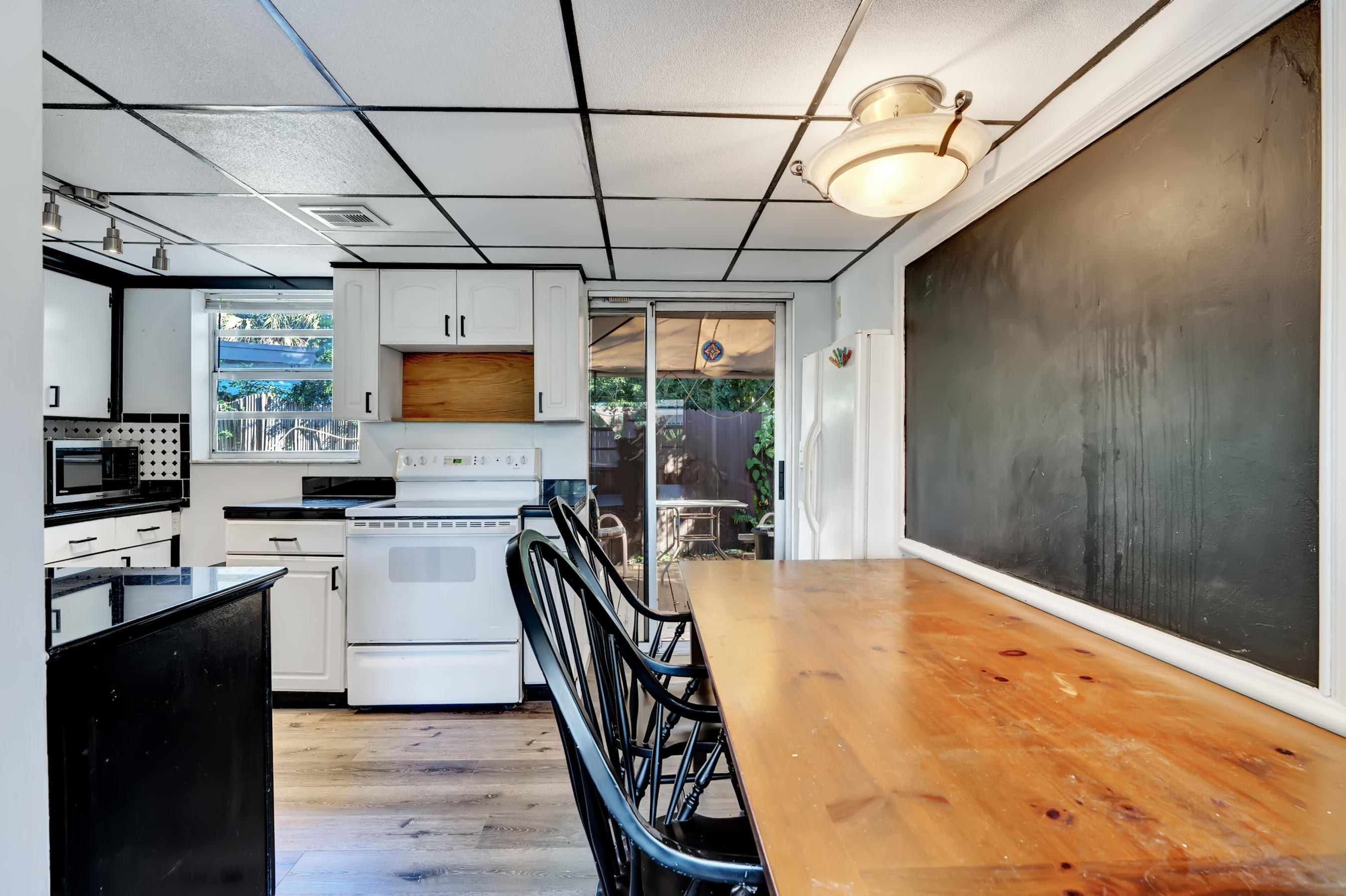 408 Lancaster Street Boca Raton, FL 33487 - Photo 11 of 29 DSC08117