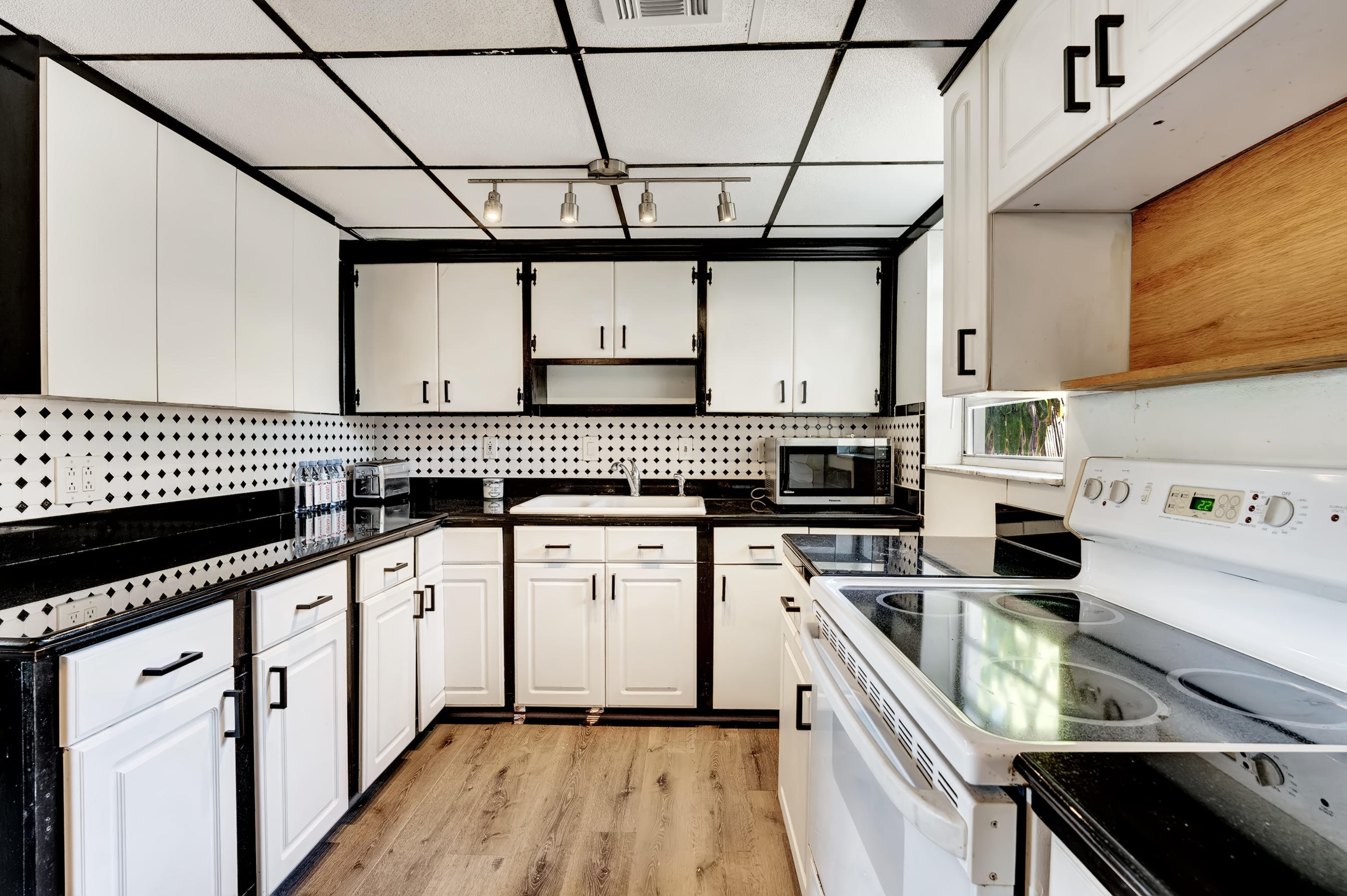 408 Lancaster Street Boca Raton, FL 33487 - Photo 13 of 29 DSC08127