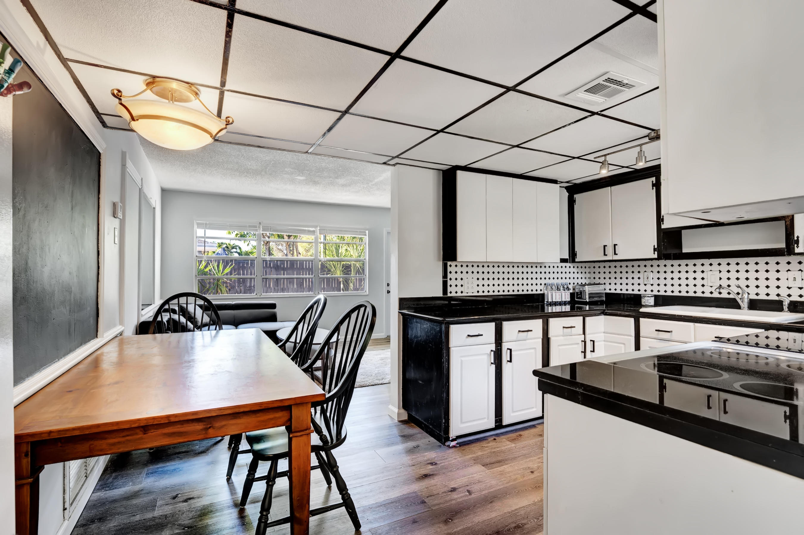 408 Lancaster Street Boca Raton, FL 33487 - Photo 14 of 29 DSC08132