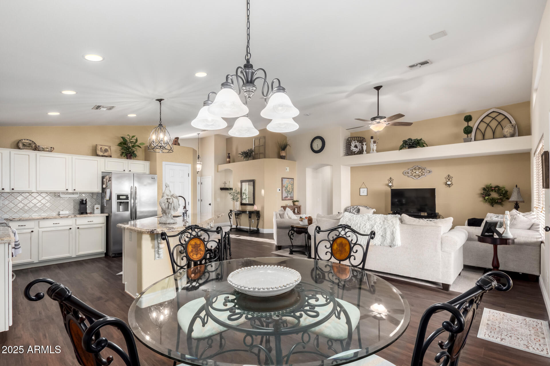 2123 South Bristol Mesa, AZ 85209 - Photo 17 of 45 17 - Bristol