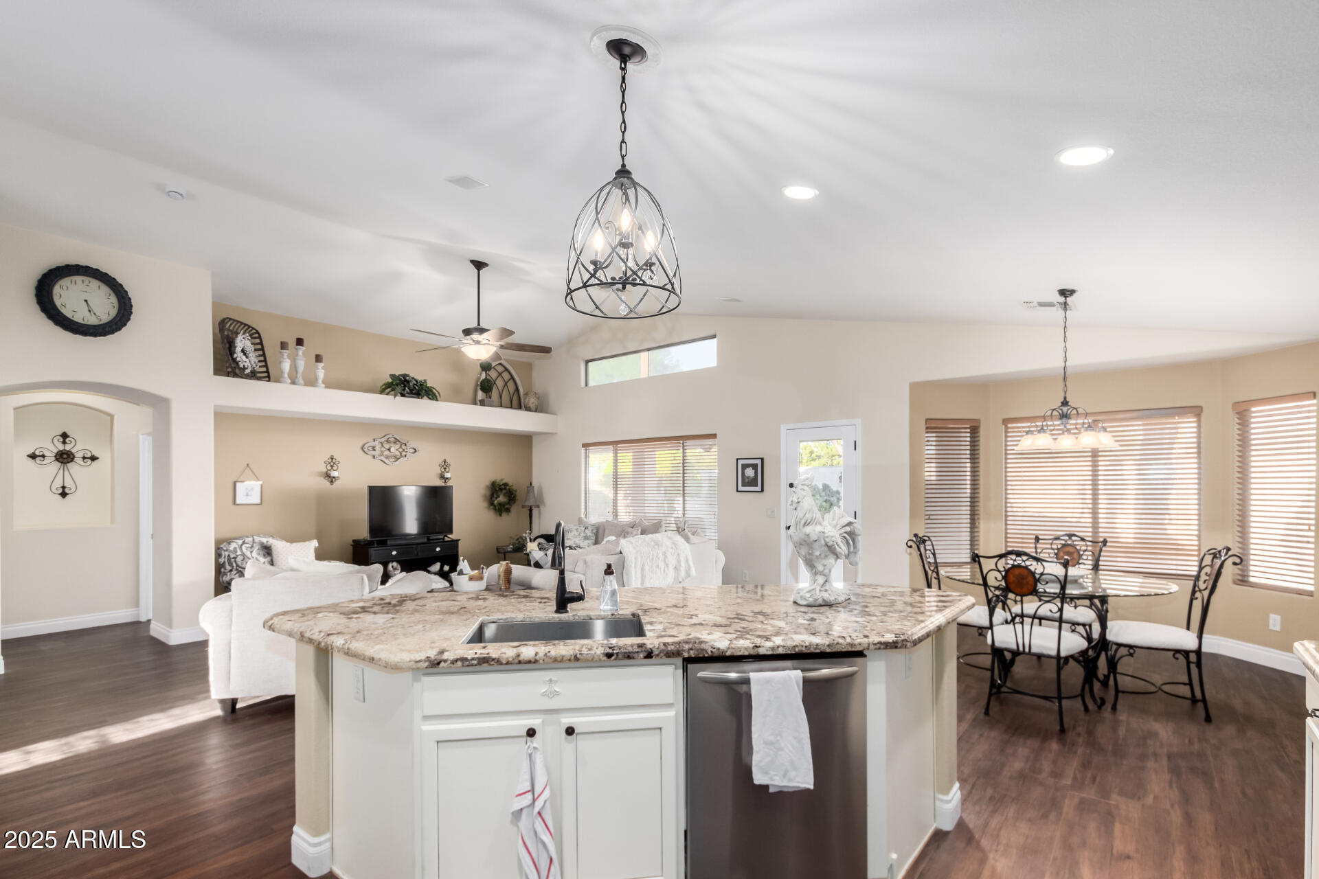 2123 South Bristol Mesa, AZ 85209 - Photo 20 of 45 20 - Bristol