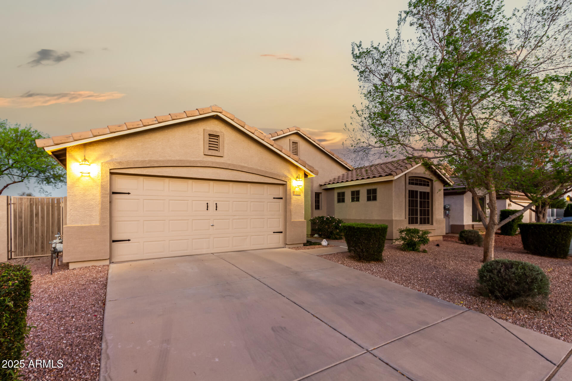2123 South Bristol Mesa, AZ 85209 - Photo 2 of 45 02 - Bristol
