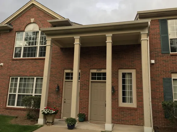 $260,000 | 20209 Chesapeake Circle, Walled Lake, MI 48390