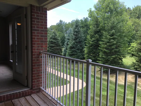 $260,000 | 20209 Chesapeake Circle, Walled Lake, MI 48390
