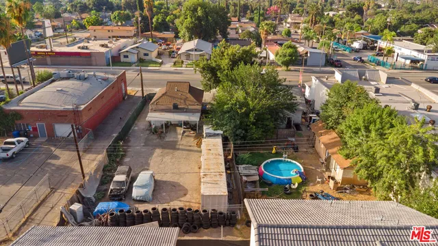 a view of multiple houses with yard