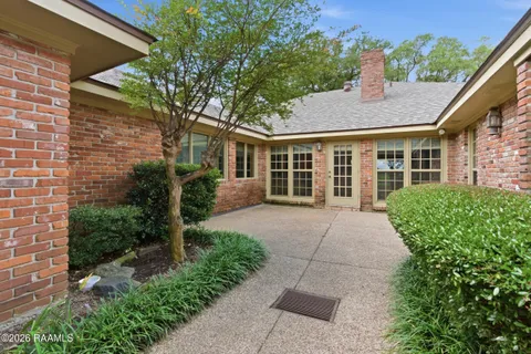 $525,000 | 542 Robert Lee Circle, Lafayette, LA 70506