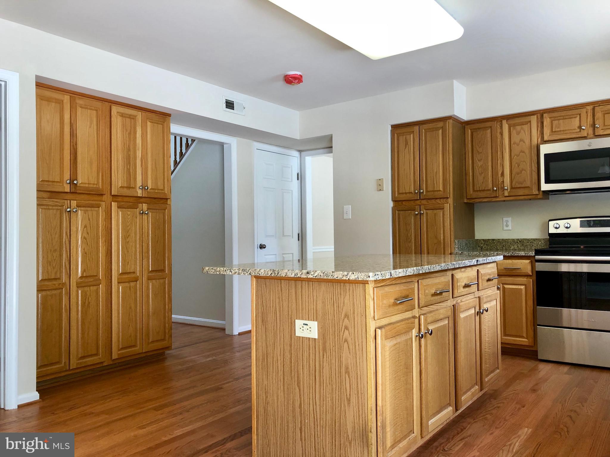 8060 Stone Ridge Drive Frederick, MD 21702 - Photo 10 of 18 NEW GRANITE COUNTER TOPS