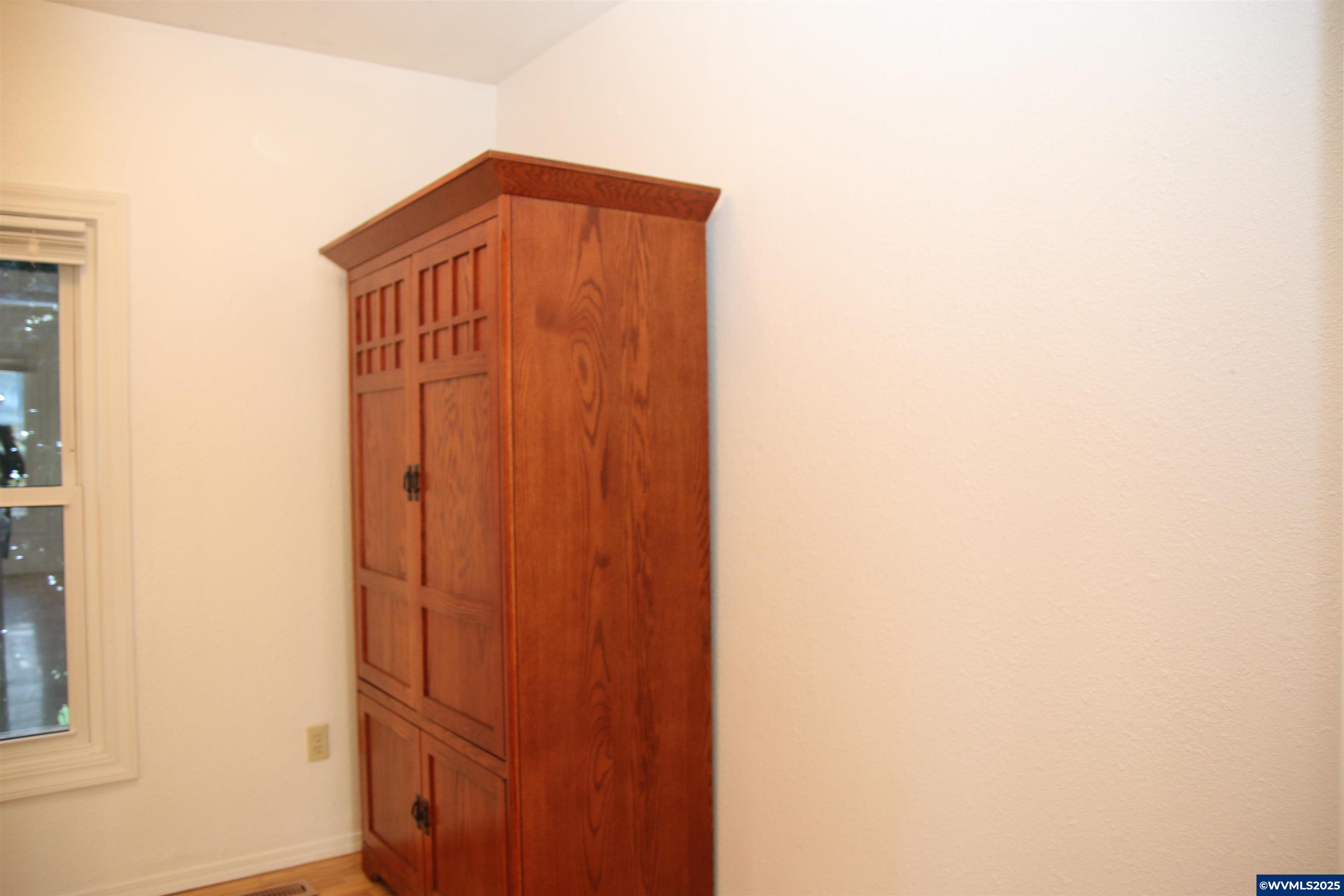 1617 Front Avenue Northeast Albany, OR 97321 - Photo 4 of 36 Gallery Image 4