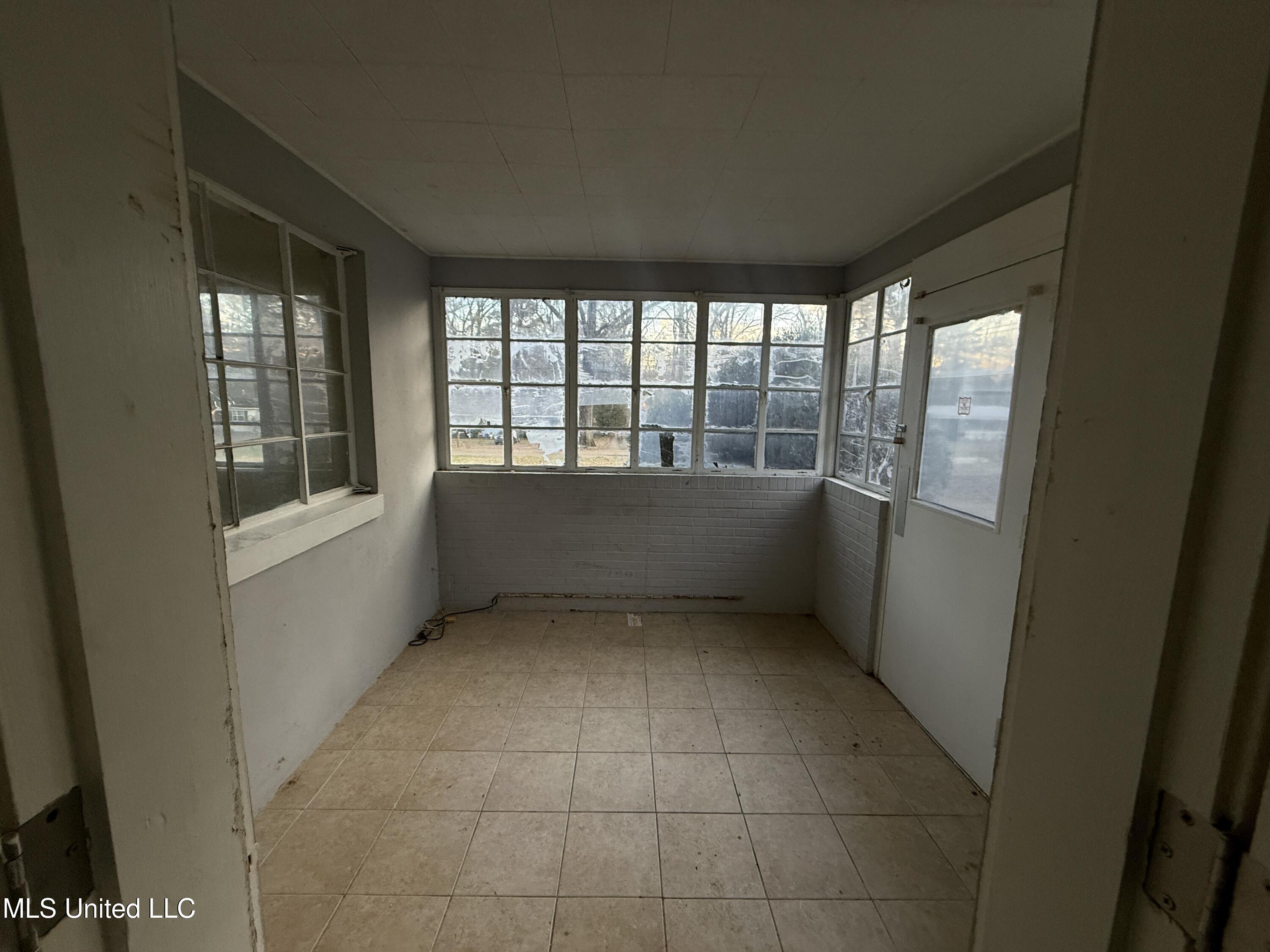 230 North Sunset Terrace Jackson, MS 39212 - Photo 4 of 10 IMG_0303