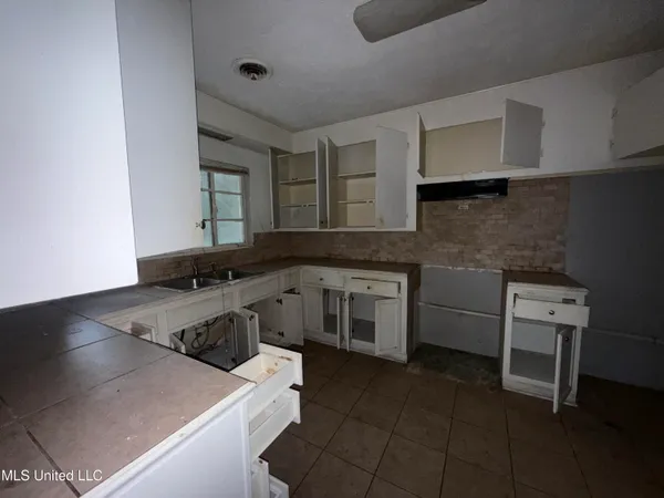 $59,500 | 230 North Sunset Terrace, Jackson, MS 39212