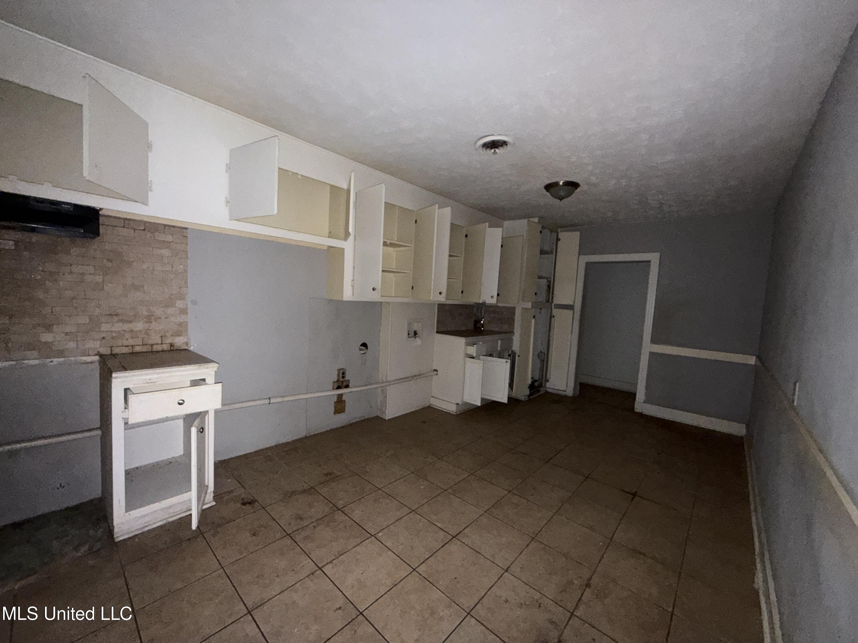 230 North Sunset Terrace Jackson, MS 39212 - Photo 6 of 10 IMG_0305