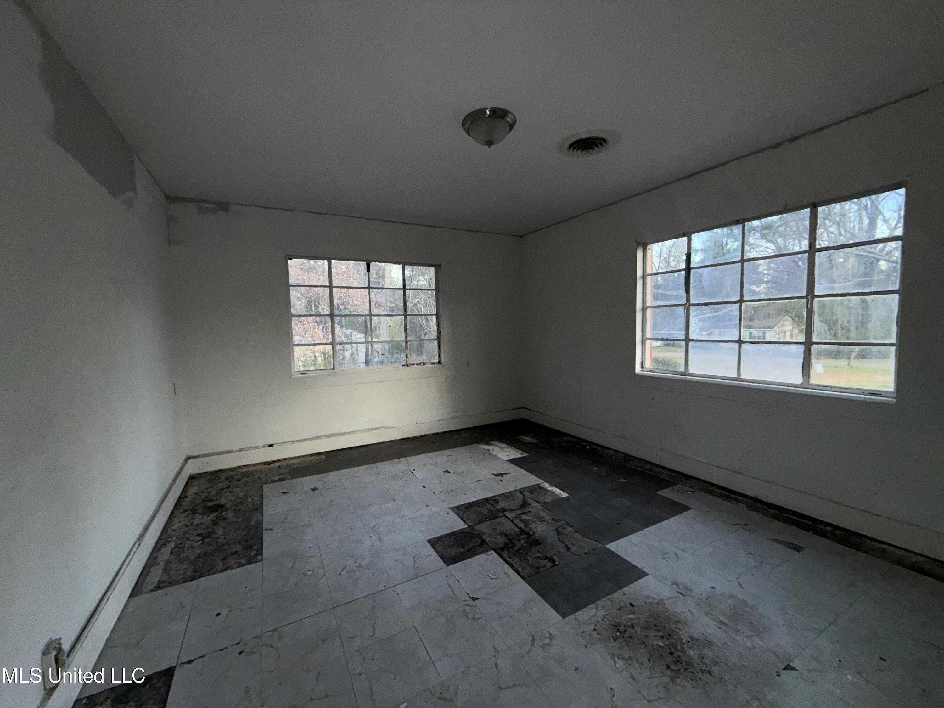 230 North Sunset Terrace Jackson, MS 39212 - Photo 7 of 10 IMG_0311