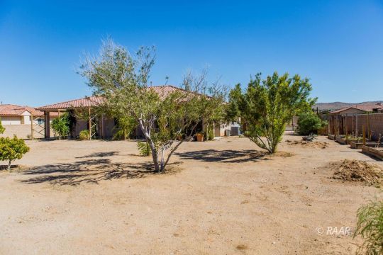 128 West Franklin Avenue Ridgecrest, CA 93555 - Photo 34 of 35 a view of swimming pool with a yard