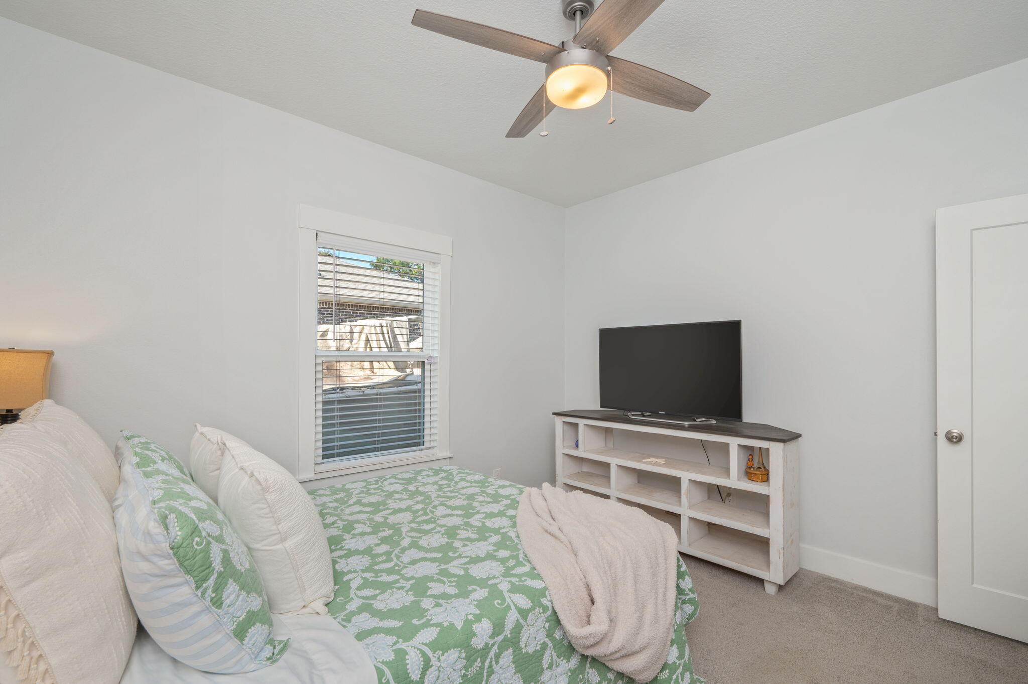 8 Maple Avenue Shalimar, FL 32579 - Photo 45 of 71 a view of a livingroom with furniture