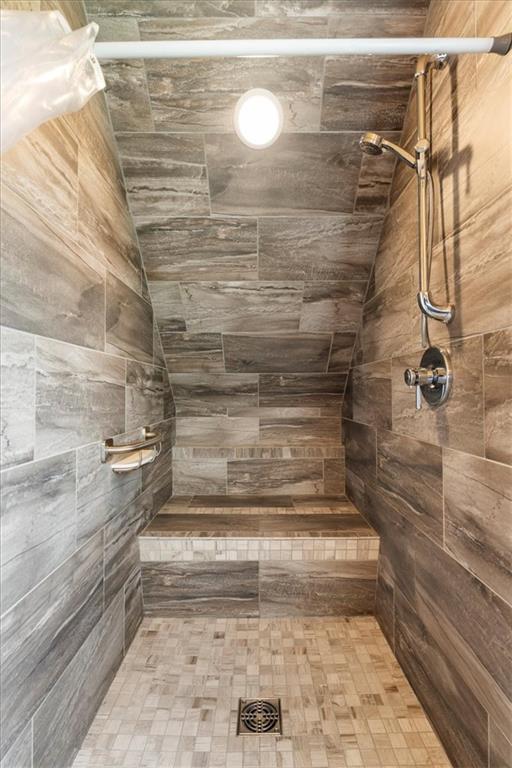 548 Penn Street Verona, PA 15147 - Photo 33 of 47 a bathroom with a shower