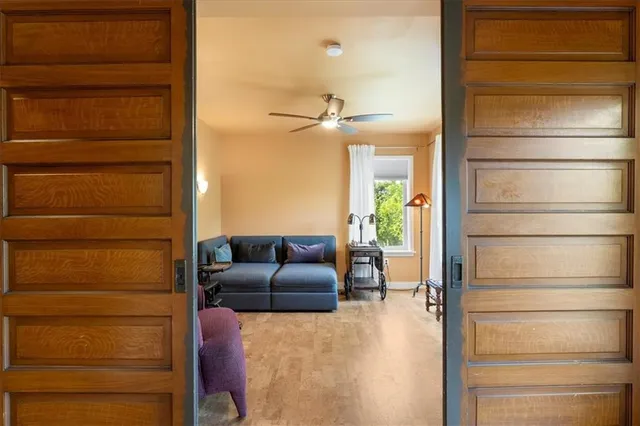 a view of livingroom with furniture and a ceiling fan