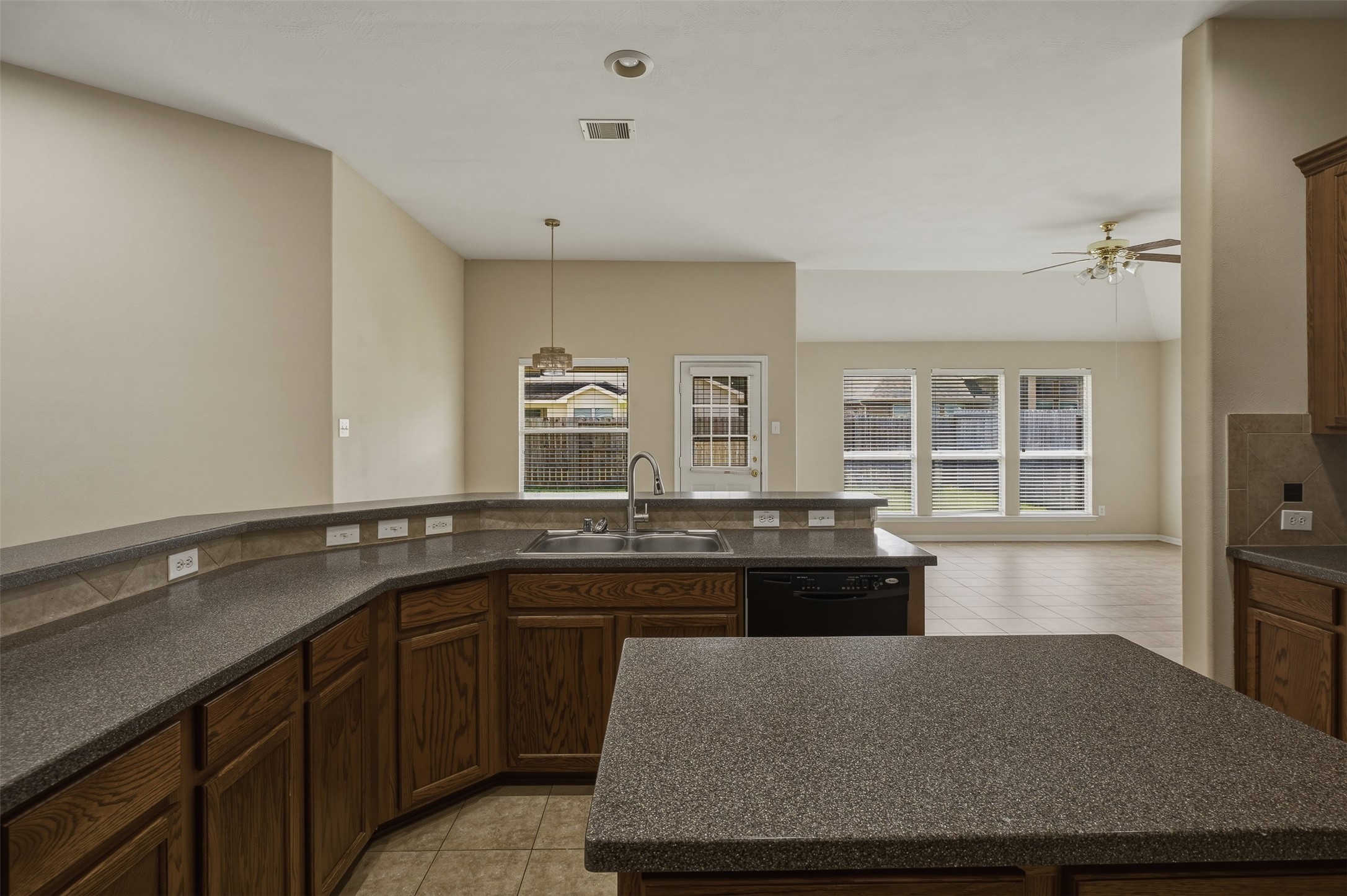 8515 Clarkman Ridge Lane Cypress, TX 77433 - Photo 10 of 31 8515-clarkman-ridge-ln-cypress-tx-kitche-4