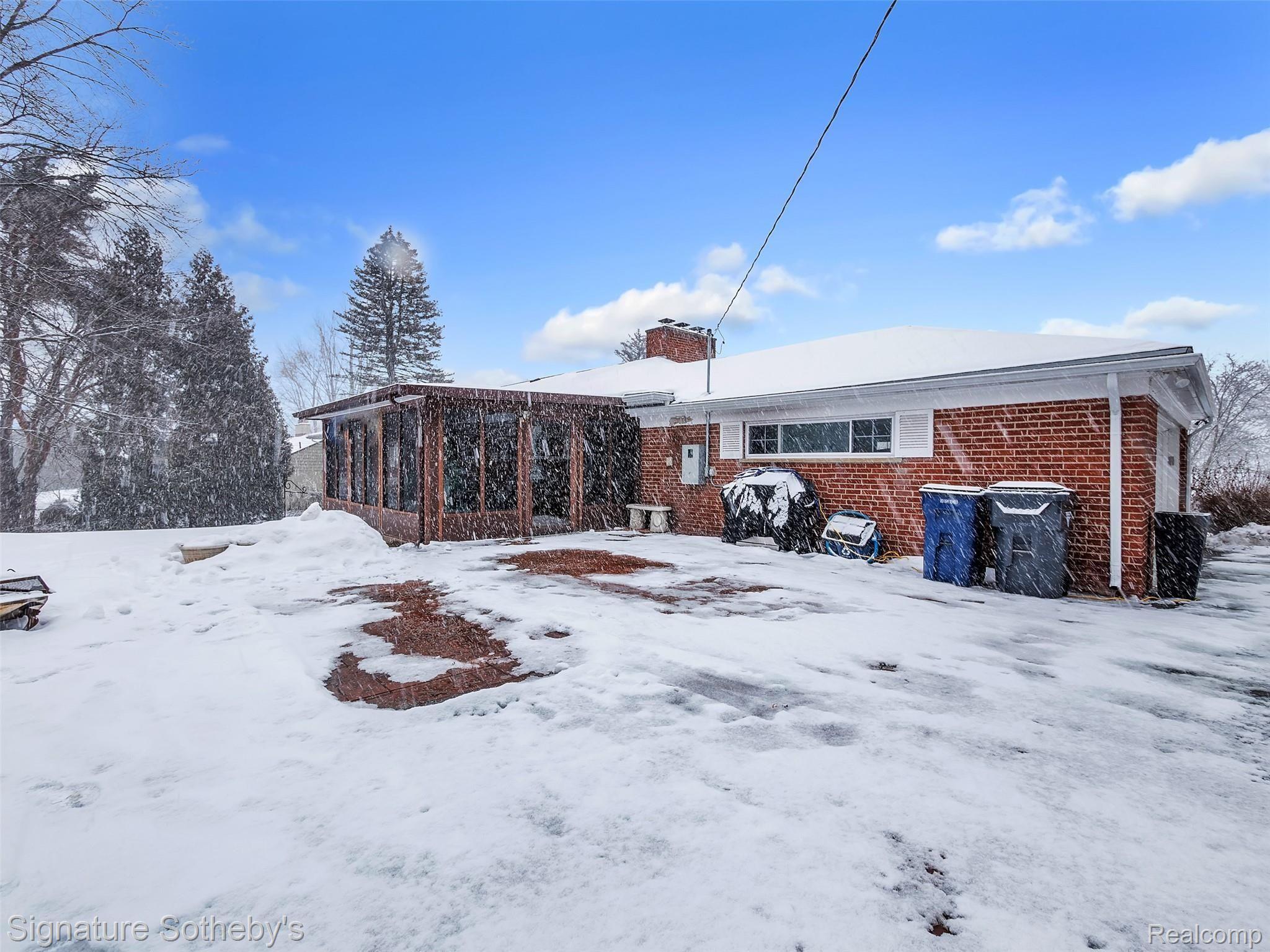 6700 Meadowlake Road Bloomfield Hills, MI 48301 - Photo 56 of 58 56-6700-Meadowlake-Rd-WindowStill-Real-Estate-Photgraphy-55.jpg