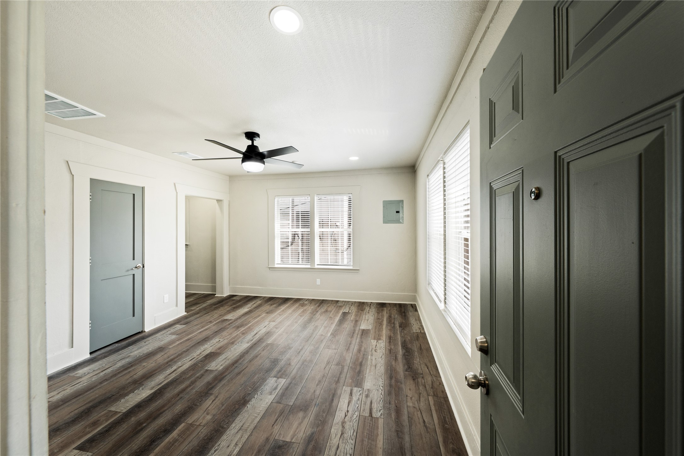 211 North Milby Street, Unit 4 Houston, TX 77003 - Photo 2 of 16 Den