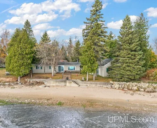 $350,000 | 1070 Highway 35, Bark River, MI 49807