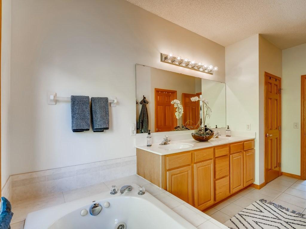 10604 Alison Way Inver Grove Heights, MN 55077 - Photo 18 of 29 Gallery Image 18