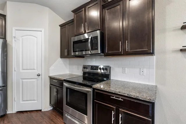 $2,200 | 122 Beth Ann Loop, Taylor, TX 76574