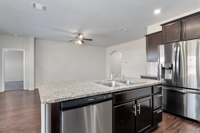 $2,200 | 122 Beth Ann Loop, Taylor, TX 76574