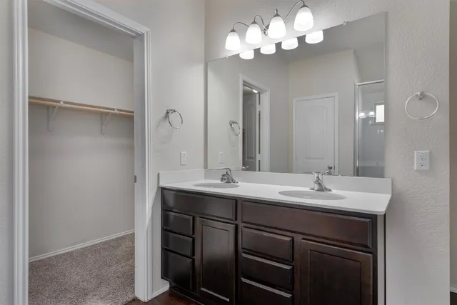 $2,200 | 122 Beth Ann Loop, Taylor, TX 76574