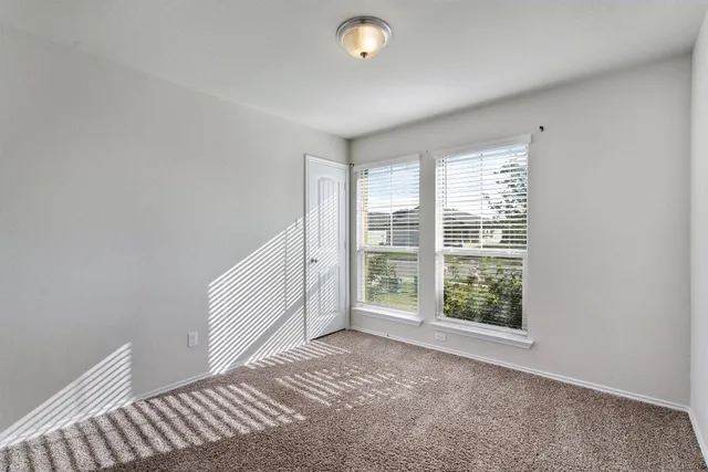 $2,200 | 122 Beth Ann Loop, Taylor, TX 76574