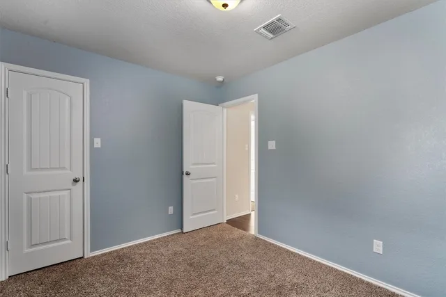 $2,200 | 122 Beth Ann Loop, Taylor, TX 76574