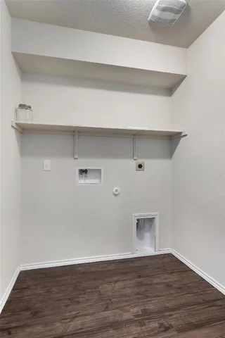 $2,200 | 122 Beth Ann Loop, Taylor, TX 76574