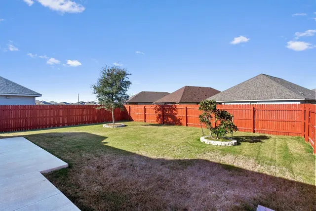 $2,200 | 122 Beth Ann Loop, Taylor, TX 76574