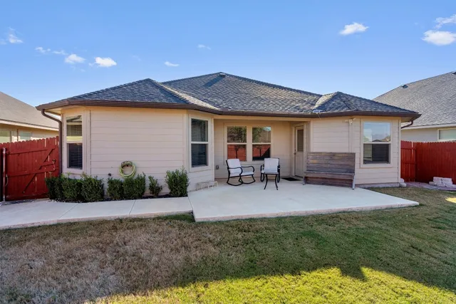 $2,200 | 122 Beth Ann Loop, Taylor, TX 76574