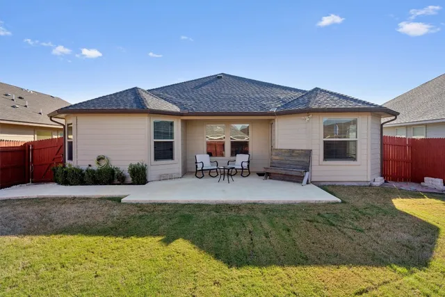 $2,200 | 122 Beth Ann Loop, Taylor, TX 76574