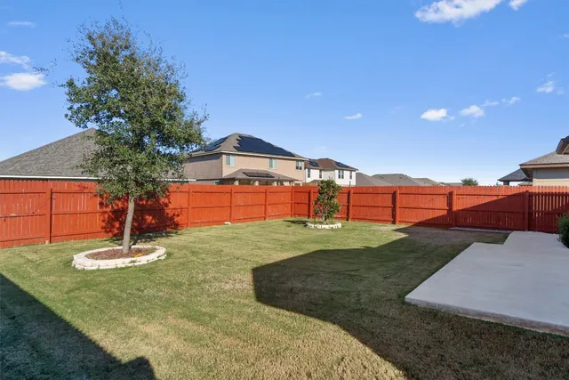 $2,200 | 122 Beth Ann Loop, Taylor, TX 76574