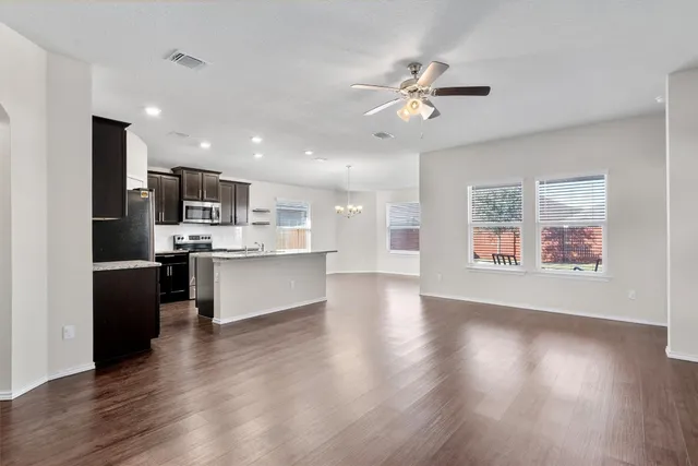 $2,200 | 122 Beth Ann Loop, Taylor, TX 76574