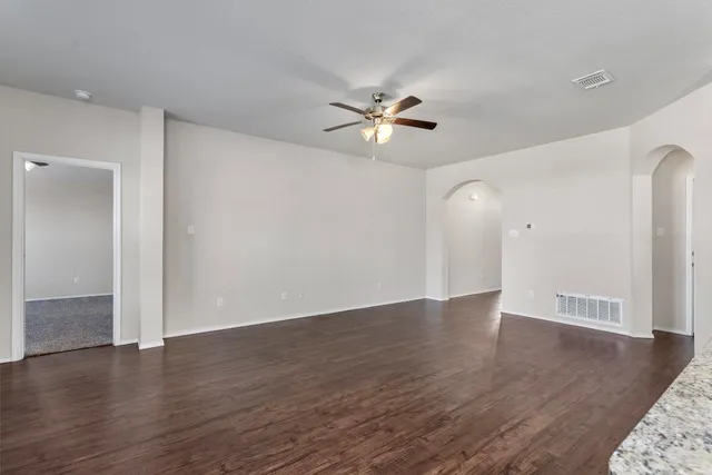 $2,200 | 122 Beth Ann Loop, Taylor, TX 76574