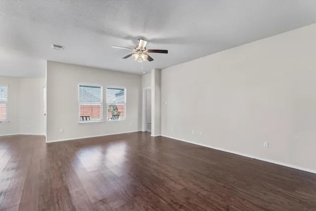 $2,200 | 122 Beth Ann Loop, Taylor, TX 76574