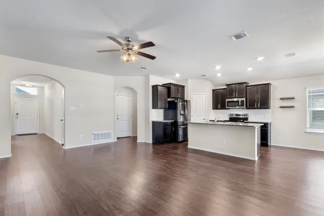 $2,200 | 122 Beth Ann Loop, Taylor, TX 76574