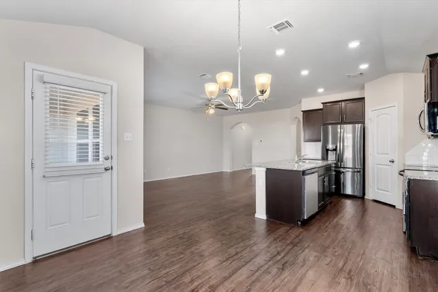 $2,200 | 122 Beth Ann Loop, Taylor, TX 76574